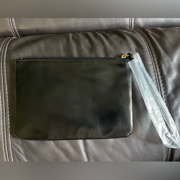 NWOT Victoria’s Secret sequence makeup bag - Picture 3 of 3